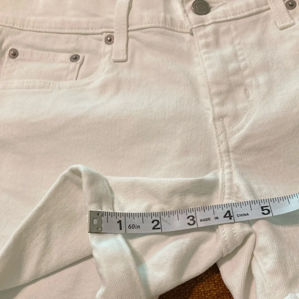 Levi's White Jean Shorts Classic Denim Style - Picture 4 of 7